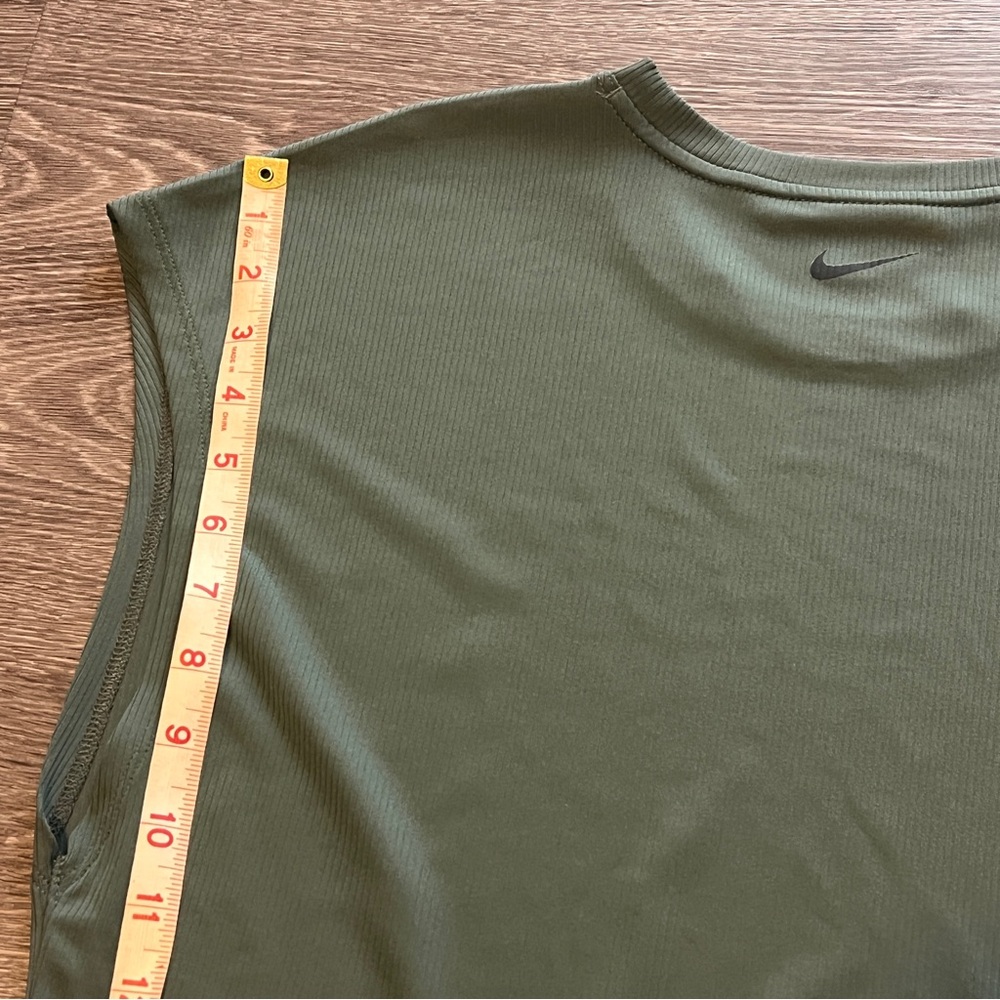 Nike Bundle! XS Black Long-Sleeve Tee with Bright Pink Logo & Green tank top - Picture 3 of 6